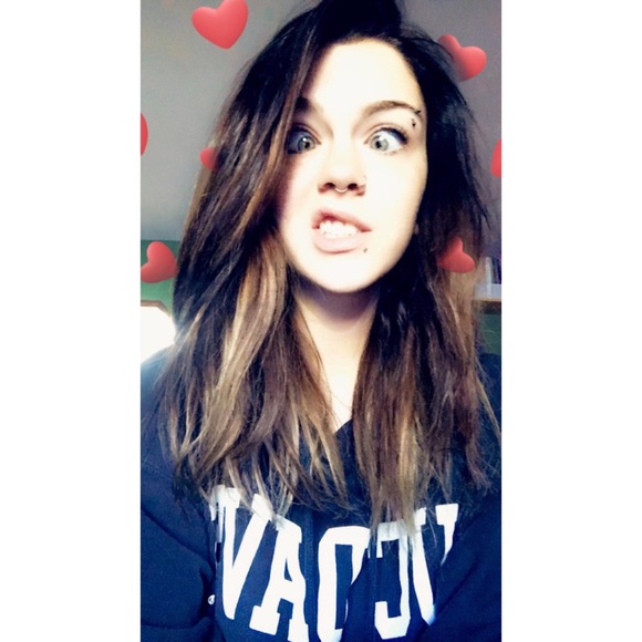 Meet your Posher, Gabrielle - Picture 1 of 1